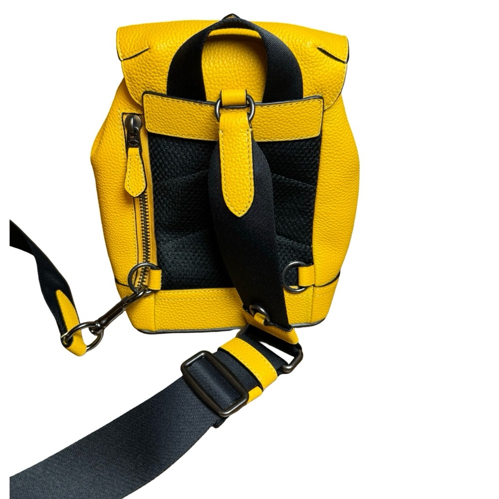 Coach Hudson Small Pack CB929 Buttercup Yellow Pebbled Leather – Like New - Picture 4 of 13